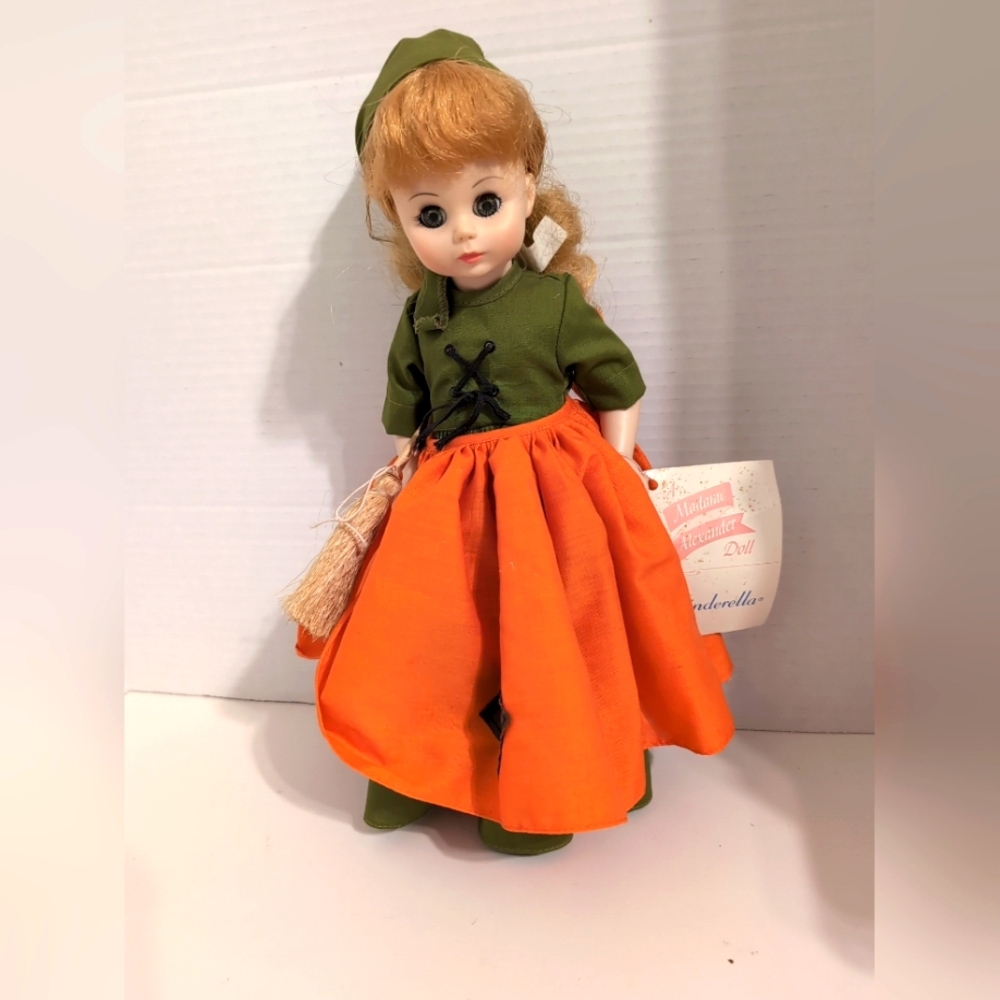 Madame‎ Alexander Vintage "Poor Cinderella" Doll #1549 w/Broom & Tags Rare